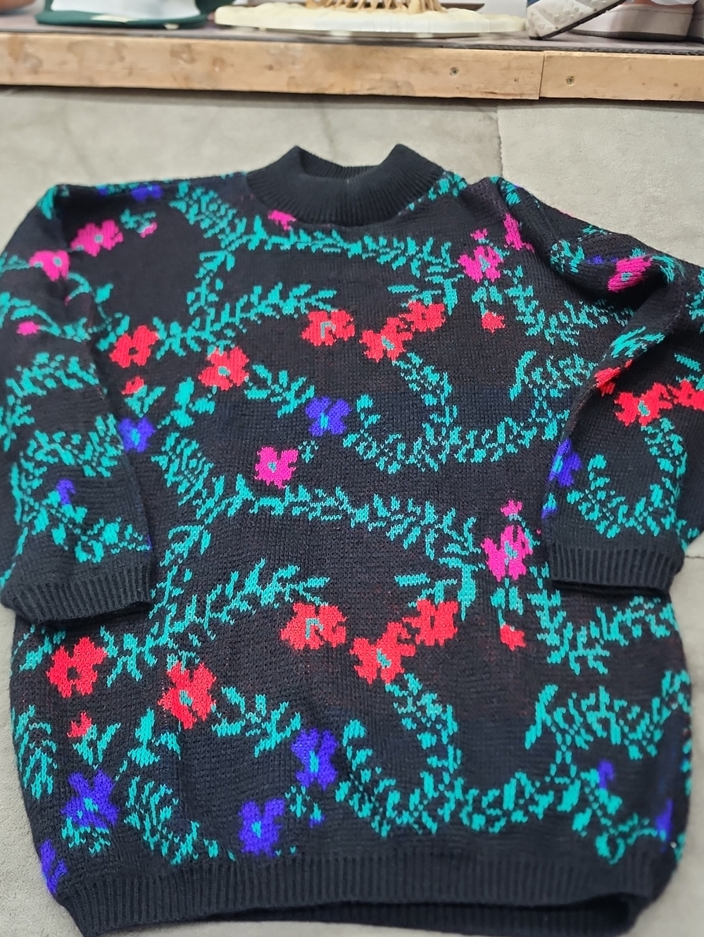 Vtg Black Floral Pattern Women's Sweater - Multicolor Floral Knit